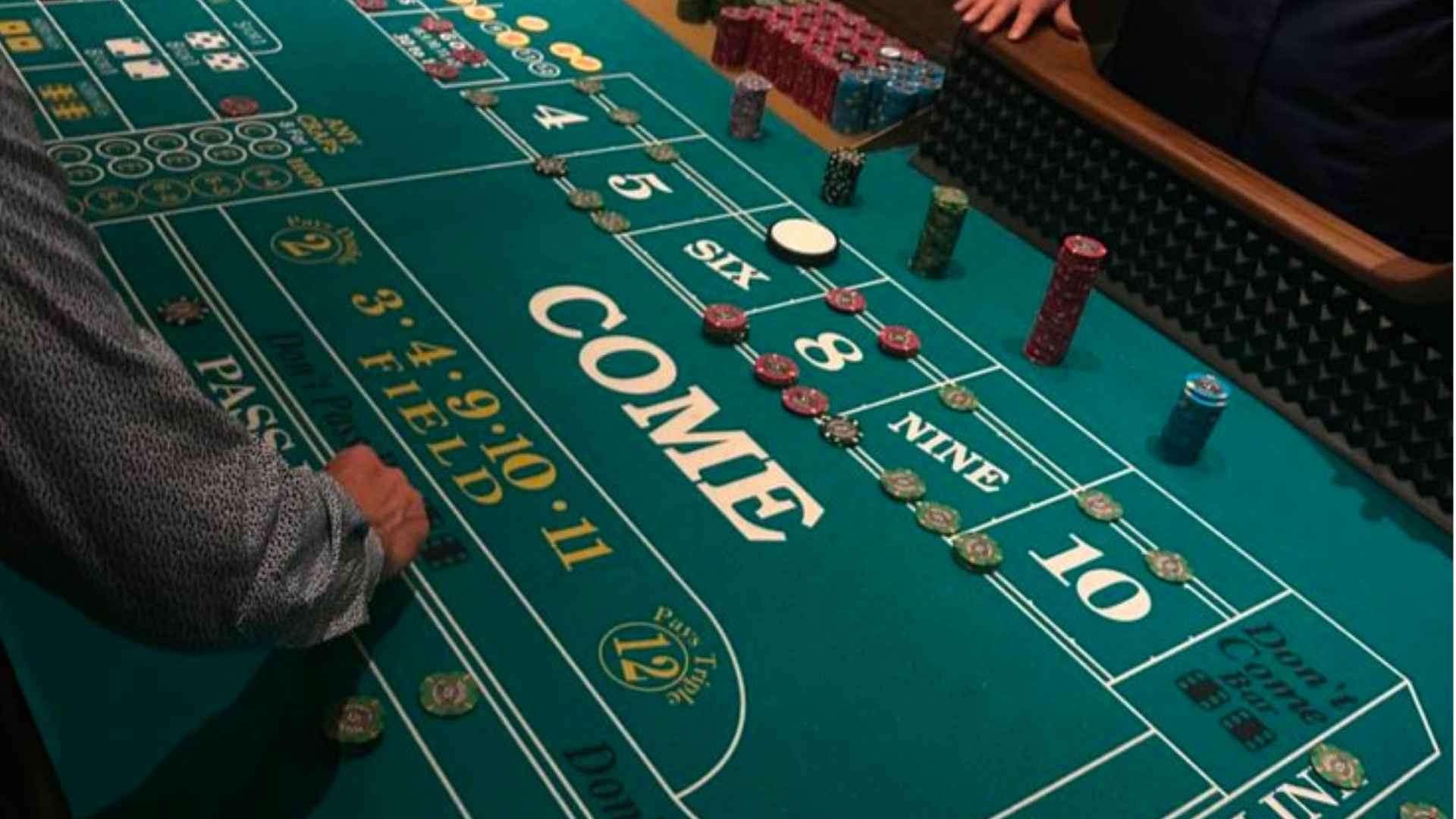Understanding Poker Through Everyday Conversations